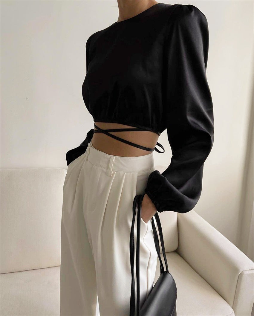 Lauren – Rugloze Langarm Top met Vetersluiting