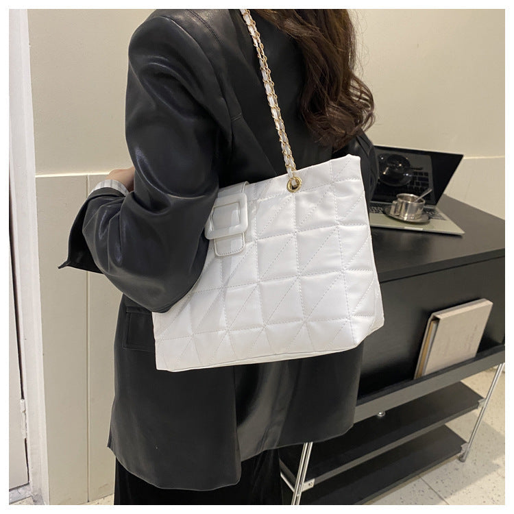 Melissa – Trendy Schoudertas in Chanel-Stijl met Ruitpatroon en Ketting