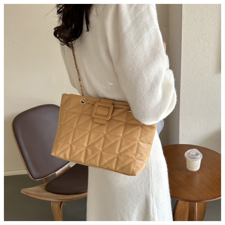 Melissa – Trendy Schoudertas in Chanel-Stijl met Ruitpatroon en Ketting