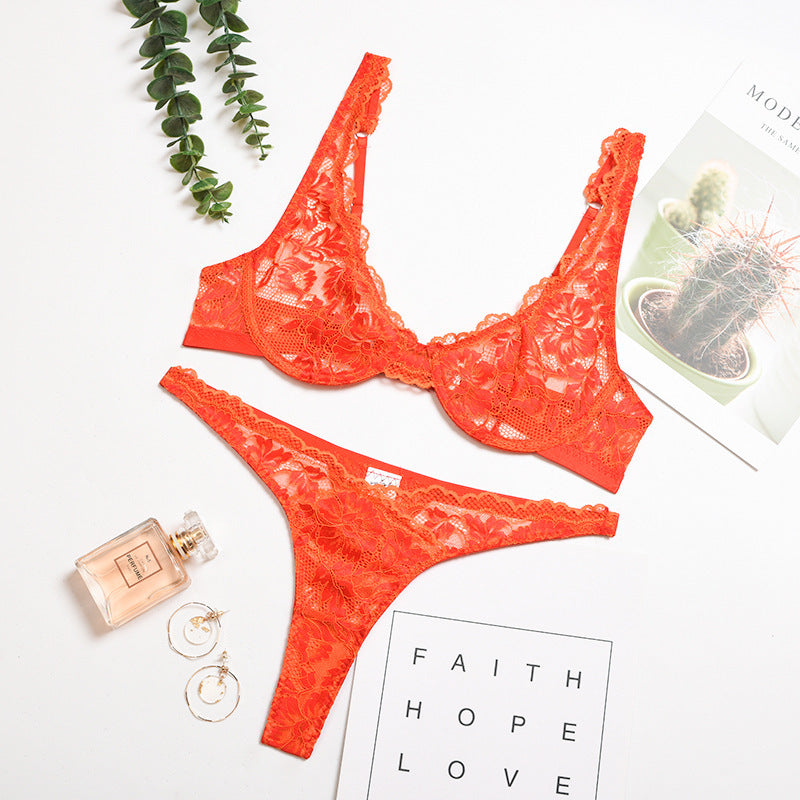 Christine – Tweekleurige Kant Lingerie met Stalen Ring
