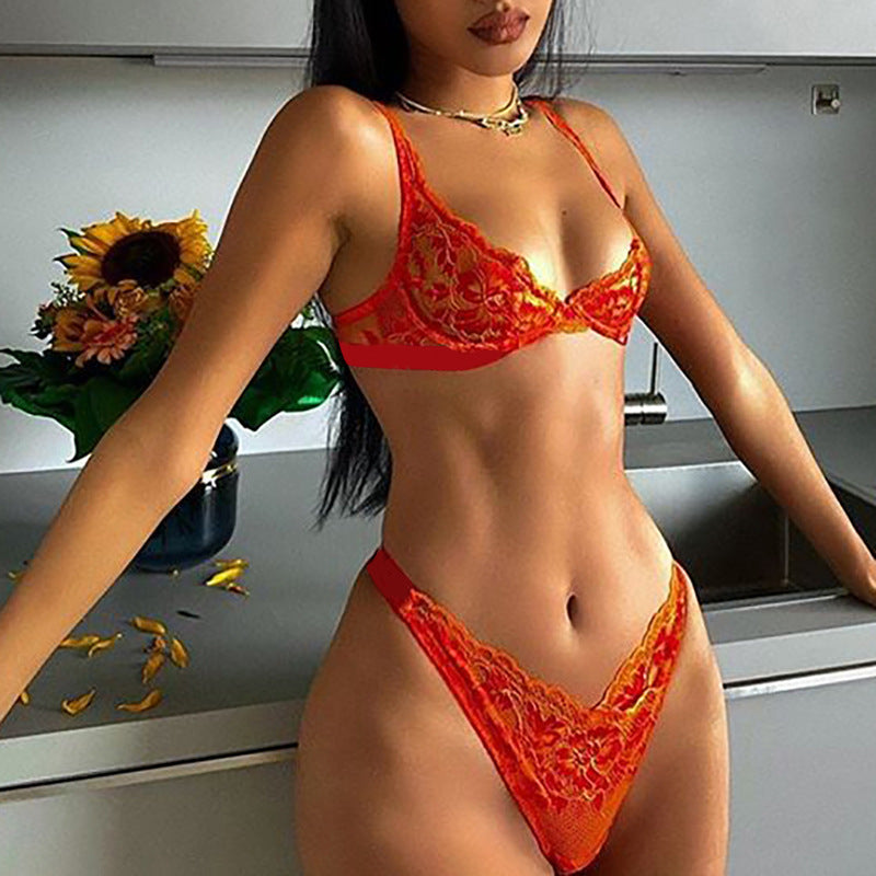 Christine – Tweekleurige Kant Lingerie met Stalen Ring