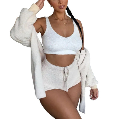 Jane – Drieledig Fluffy Set met Spaghettibandjes Top en Shorts