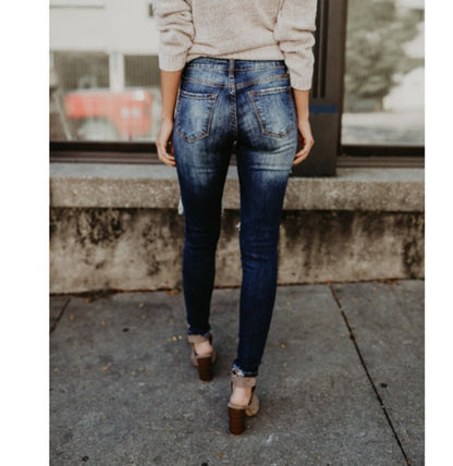 Anna – Damesjeans met doorboorde zoom en middelhoge taille