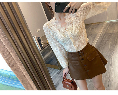 Amelia – Elegante Damesblouse met Strepenpatroon