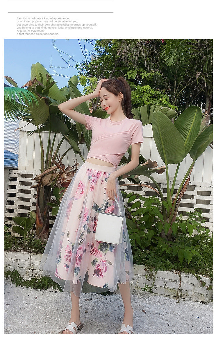 Emma – Onregelmatige T-shirt en Netrok Set in Vintage-Stijl