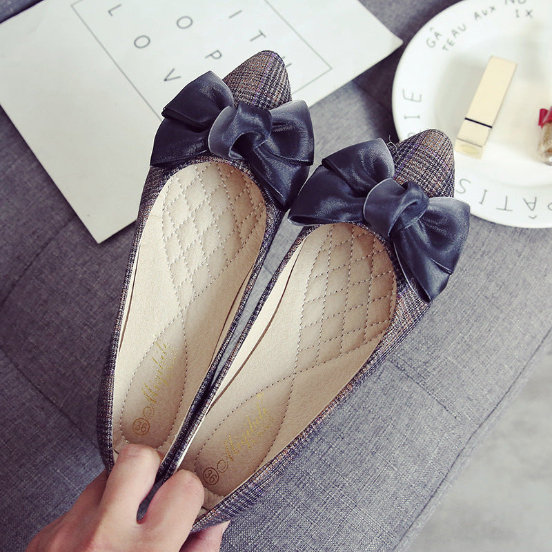 Sue – Platte ballerina schoenen met strik en spitse neus