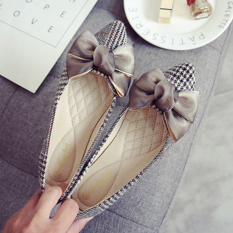 Sue – Platte ballerina schoenen met strik en spitse neus