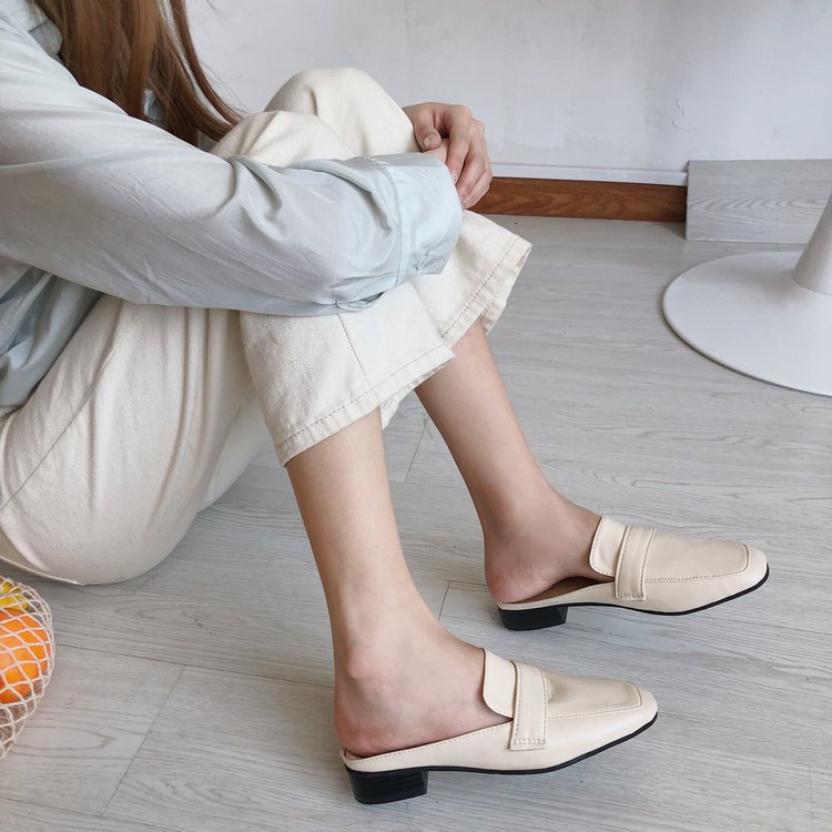 Clara – Damesplatte Schoenen met Kap uit Vegan Leer