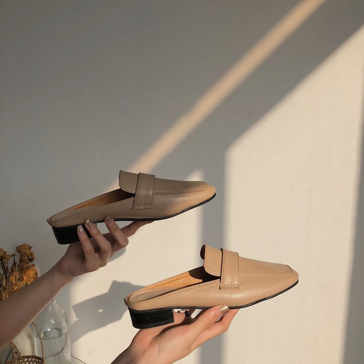 Clara – Damesplatte Schoenen met Kap uit Vegan Leer