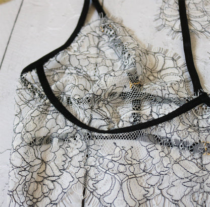 Victoria – Verleidelijke Driepunt-Dameslingerie