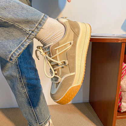 Marion – Vrijetijdssneakers in Melkthee Kleuren met Dikke Zool