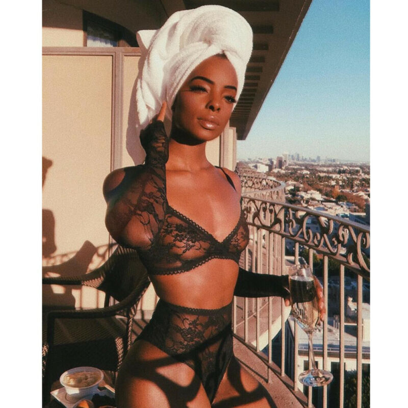 Esme – Verleidelijke Nachthemd met Kant