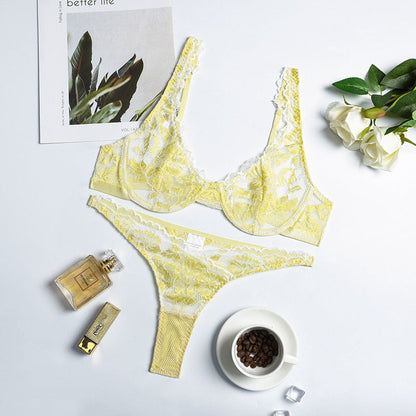 Christine – Tweekleurige Kant Lingerie met Stalen Ring