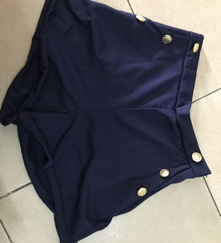 Heather – Verleidelijke Dames Short met Sierknopen