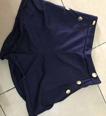 Heather – Verleidelijke Dames Short met Sierknopen