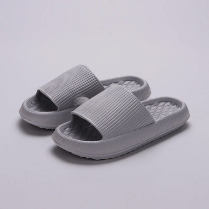 Brenda – Vegan leren slippers met ruitpatroon en antislipzool