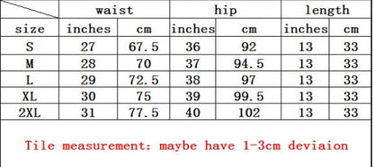 Chelsea – Sexy Denim Shorts met Decoratieve Knopen