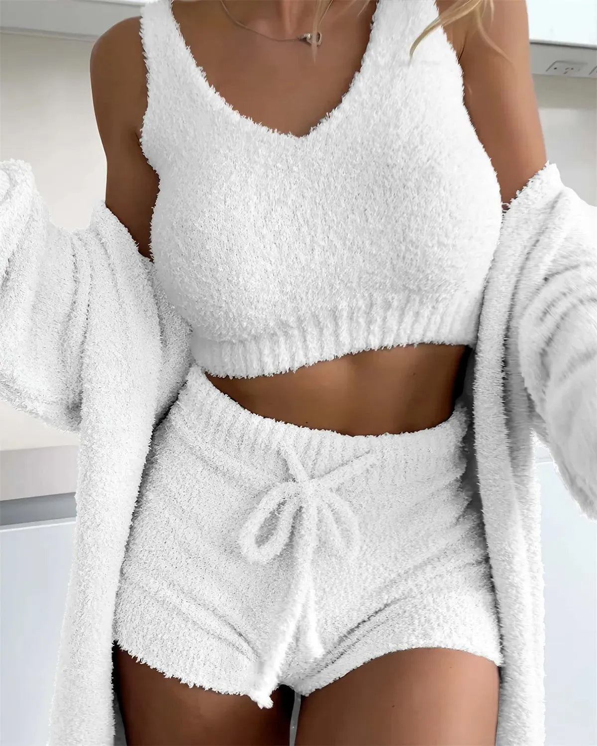 Jane – Drieledig Fluffy Set met Spaghettibandjes Top en Shorts