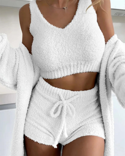 Jane – Drieledig Fluffy Set met Spaghettibandjes Top en Shorts