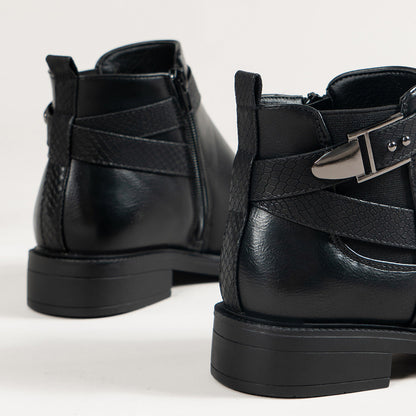 Jacqueline – Zwarte Dames-Chelsea-Boots met Zijrits en Gesp