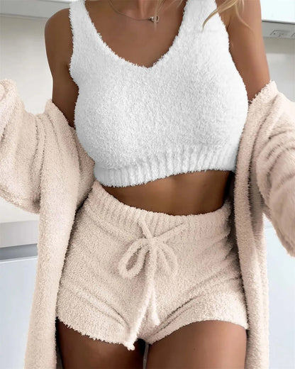 Jane – Drieledig Fluffy Set met Spaghettibandjes Top en Shorts