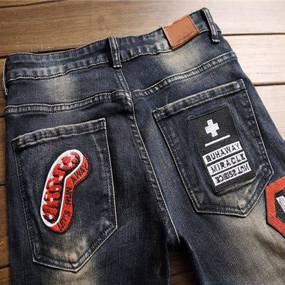 Susan – Ripped Jeans met Badge-Patch
