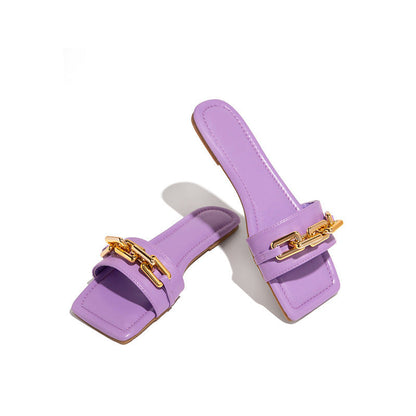 Sandra – Platte Sandalen met Ketenversiering