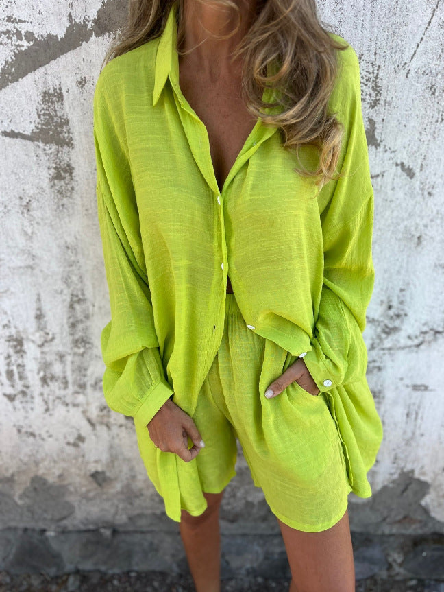 Amelia – Luchtige Damesoutfit met Lange Mouwen Shirt en Elastische Shorts