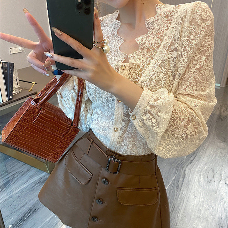 Amelia – Elegante Damesblouse met Strepenpatroon