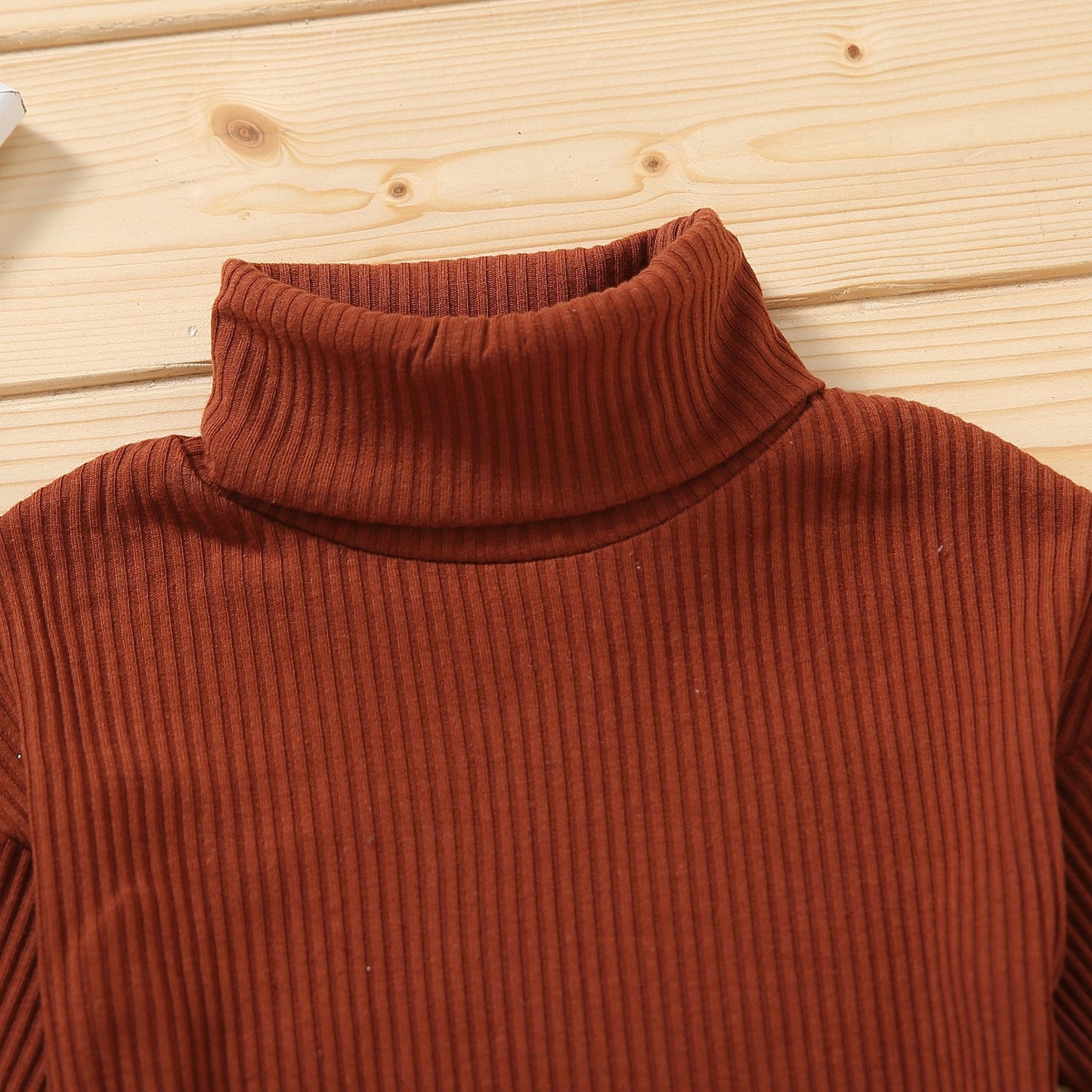 Kelly – Kinder Rock und Rollkragen-Outfit für den Herbst