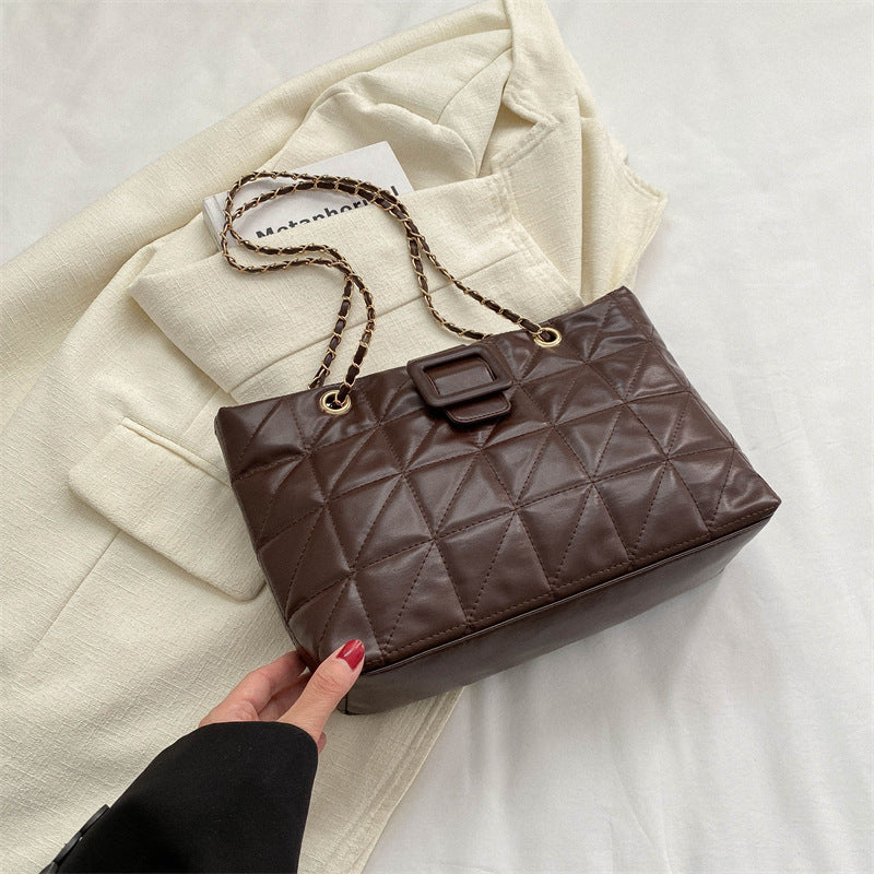 Sandra – Trendige Schultertas in Chanel-stijl met ruitenpatroon en ketting