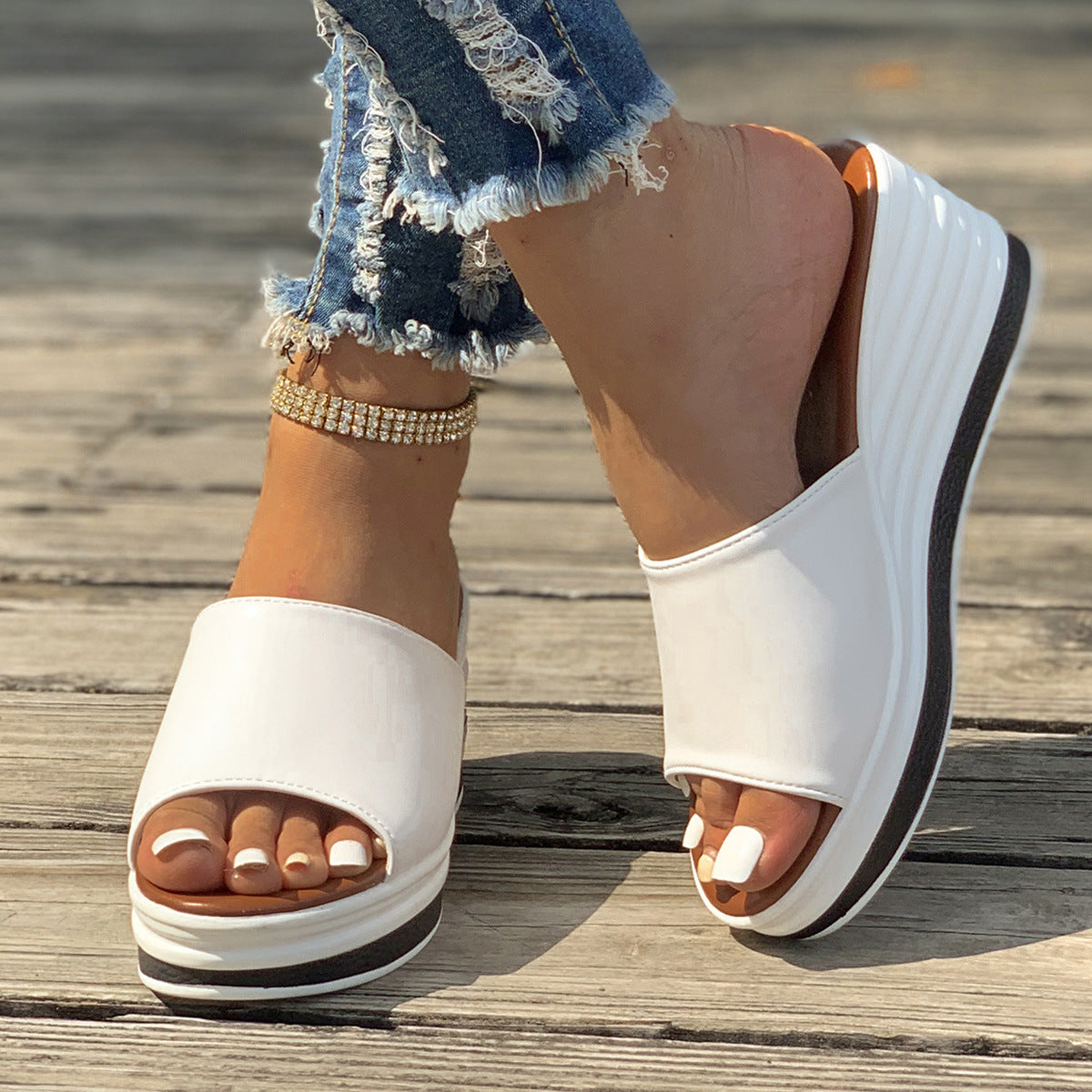 Patricia – Zomerse Sleehaksandalen met Peep-Toe Ontwerp