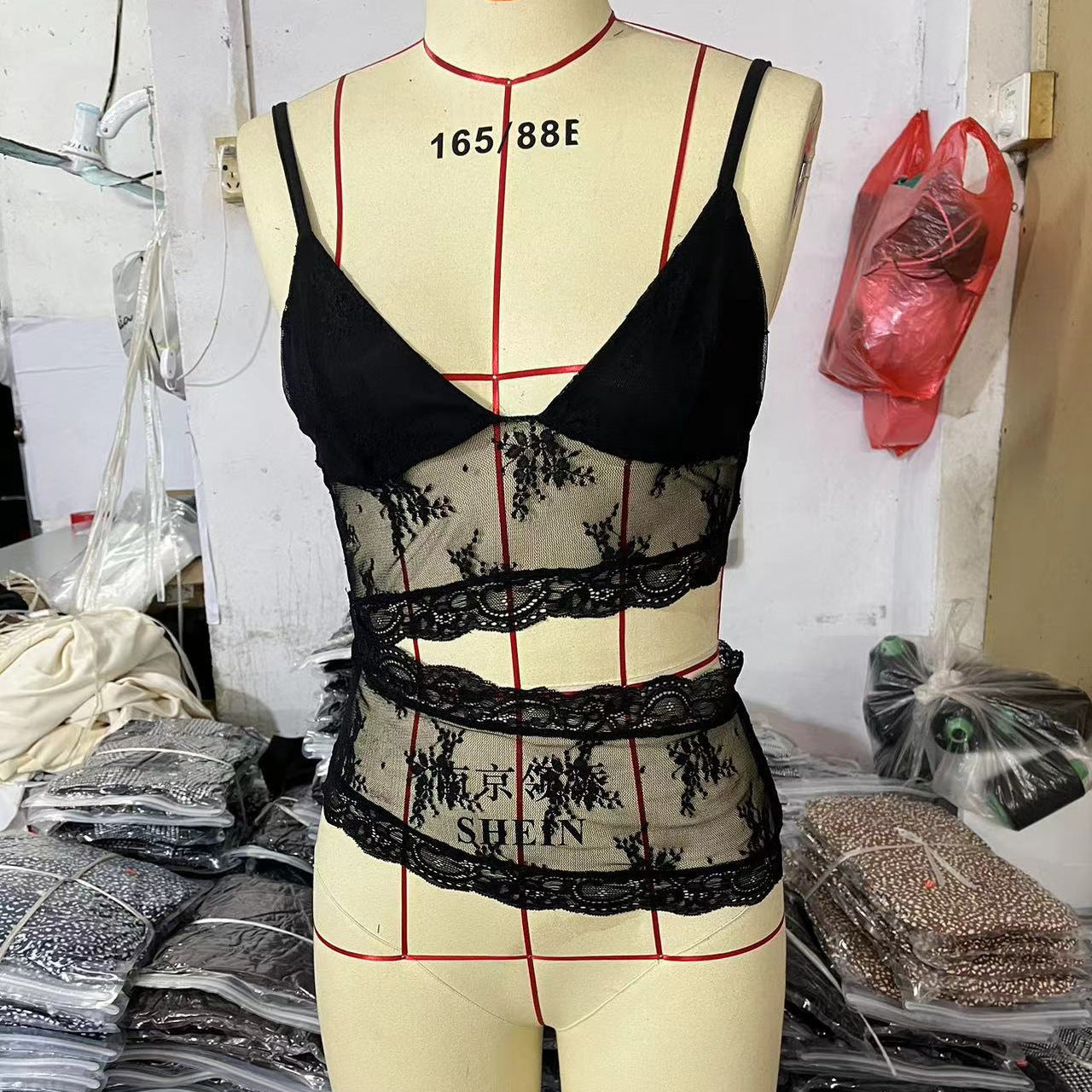 Wendy – Rugloze Kleine Sling-Top met V-Hals in Verschillende Kleuren