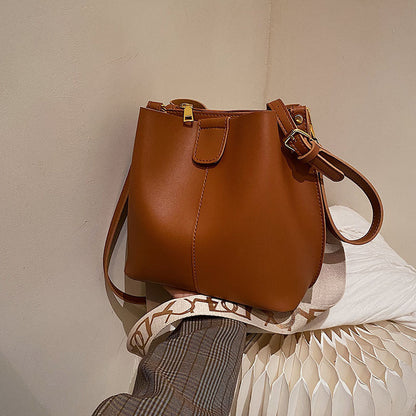 Lynda – Eenvoudige Bucket Bags met Brede Schouderriemen