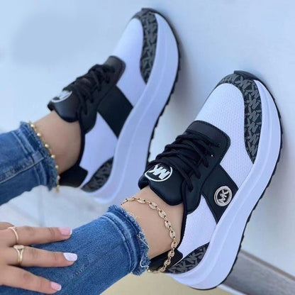 Joanne – Dicksohlige Damesneakers met Kleurenblok en Ronde Neus