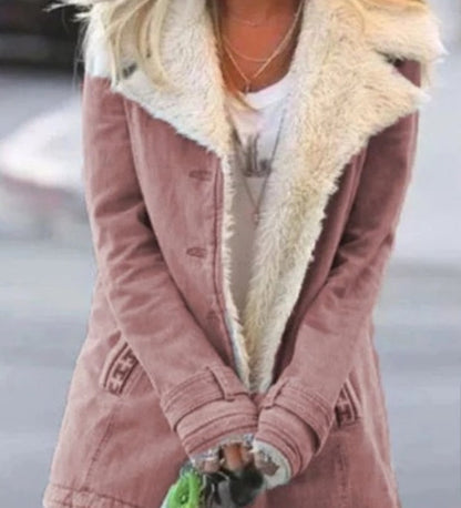 Laura – Warme Damesjas van Composietpluche met Knopenrij