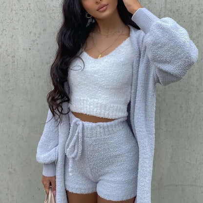 Jane – Drieledig Fluffy Set met Spaghettibandjes Top en Shorts