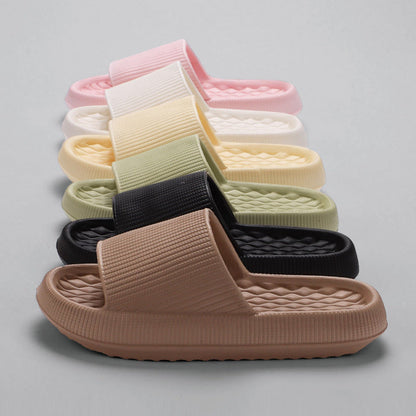 Brenda – Vegan leren slippers met ruitpatroon en antislipzool